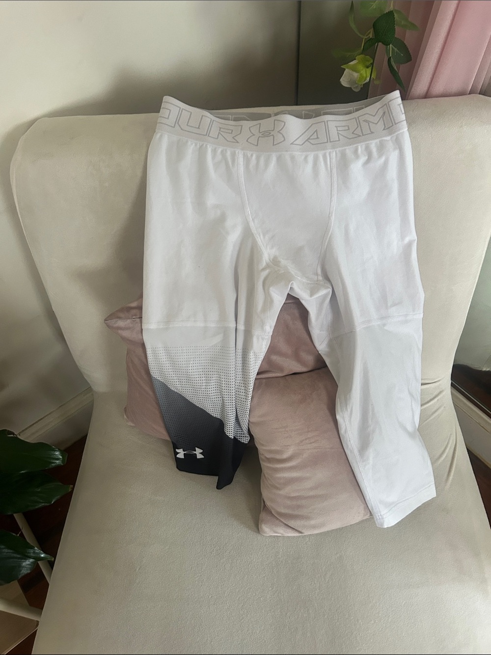 Under Armour White and Black Compression Capris